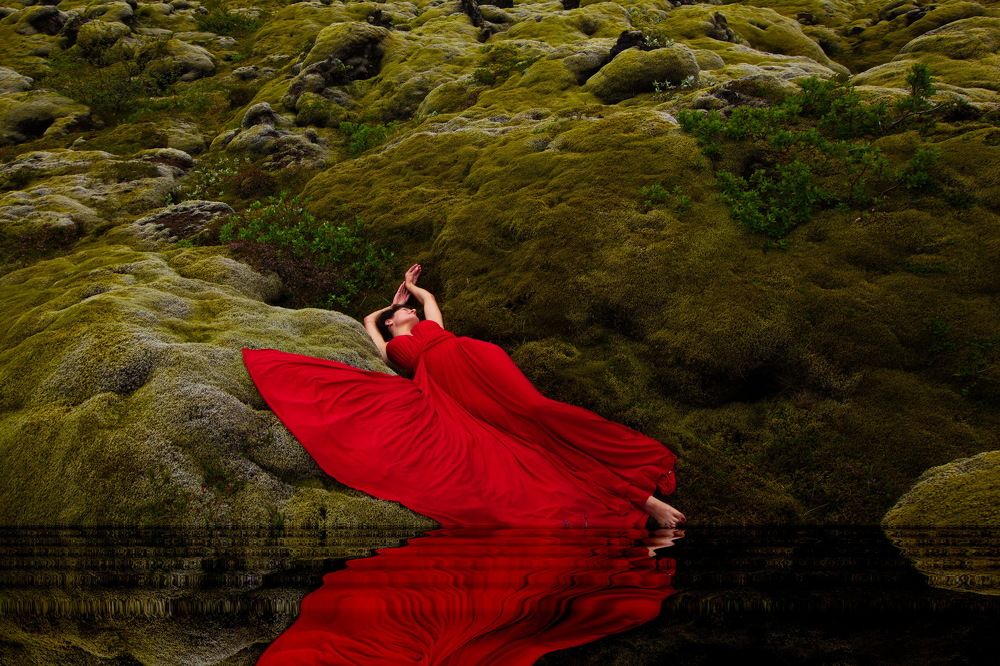 Lady in red. Исландская сага