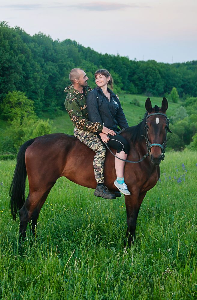 С двумя красотками