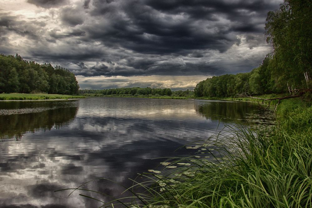 Нахмурилась