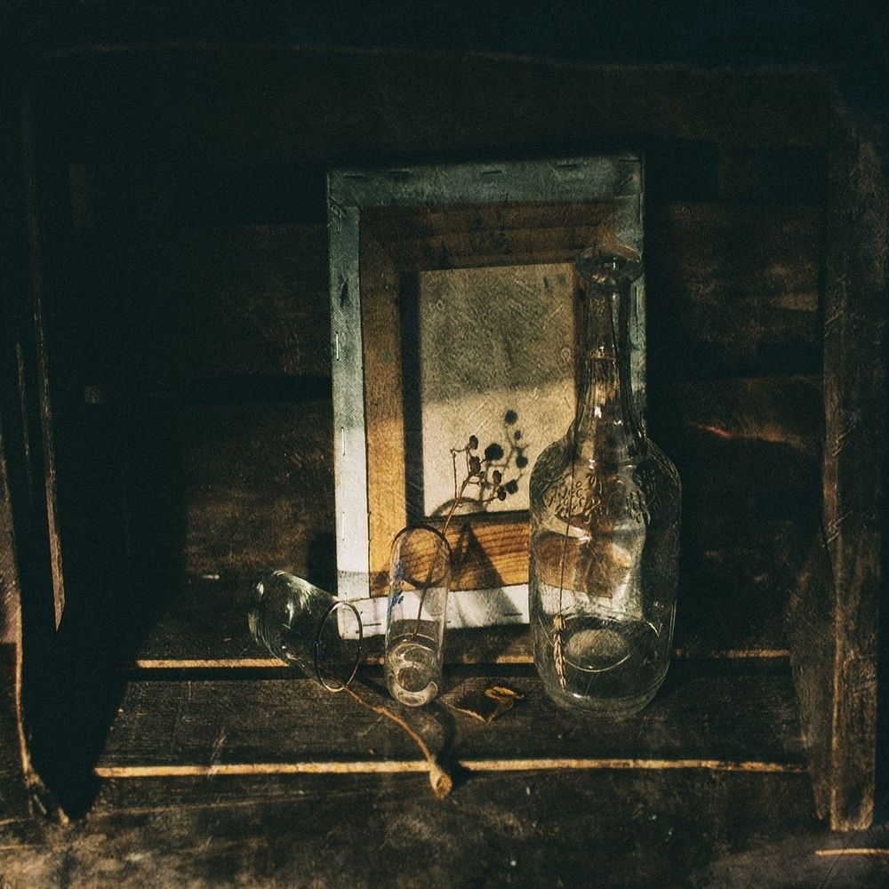 Две рюмки и графин