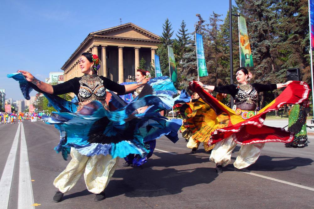 Праздничный колорит