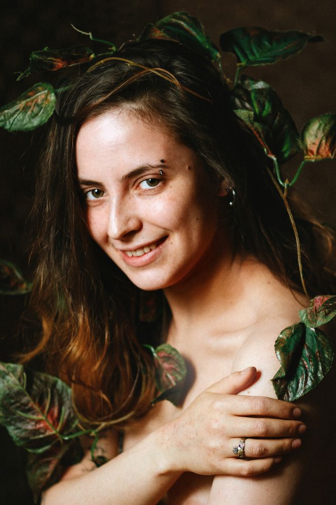 Девушка в зелёном