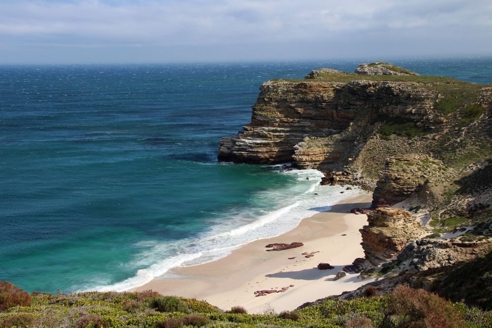 The sea meets the earth
