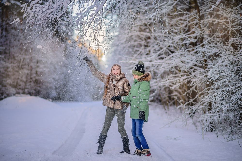 Дети в лесу.