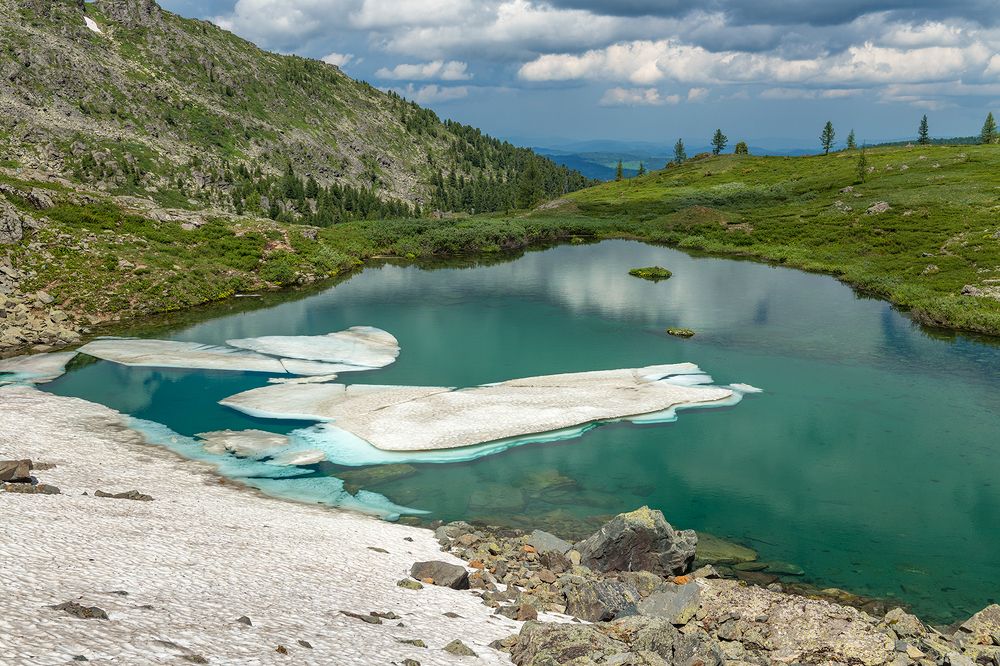Верхнее  озеро Каракольской долины