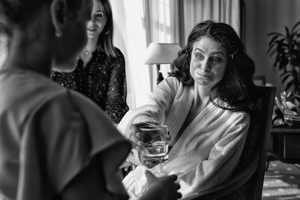 Водички хочешь?)