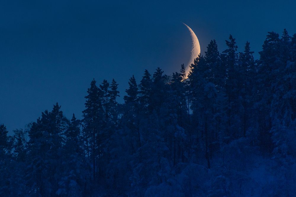 Уход Растущей Луны за горы