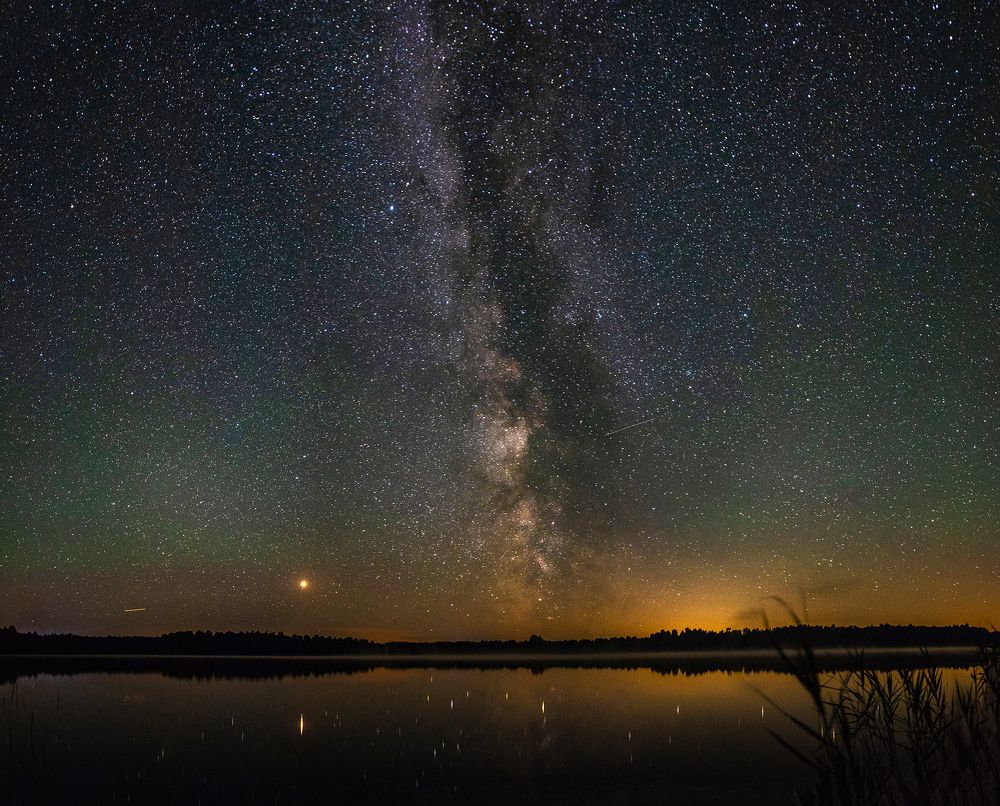Млечный путь над озером