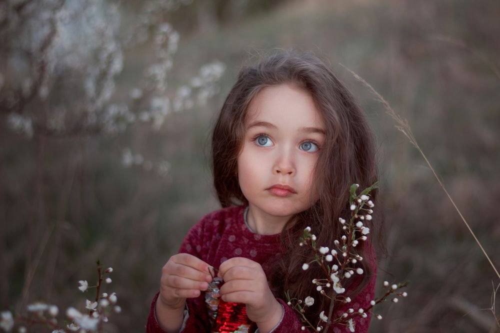 задумалась