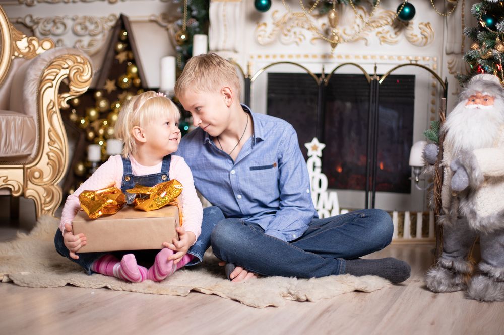 Младшая сестра в подарок