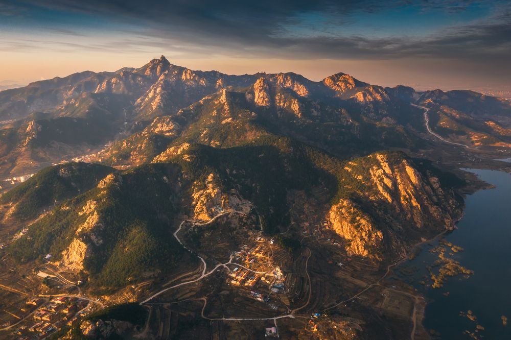 Shining the peak of mountains