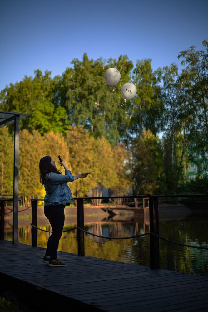 Девушка и шарики