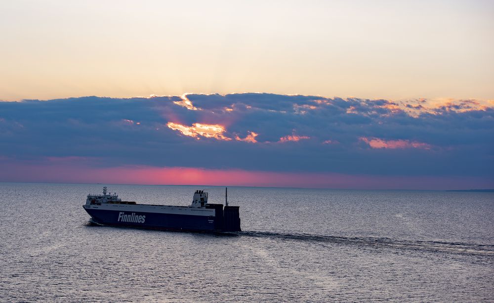 Закат в море