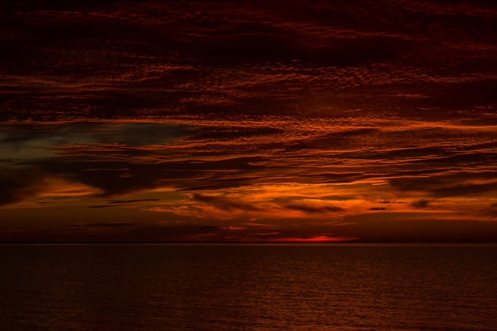 Закат в багровых тонах...