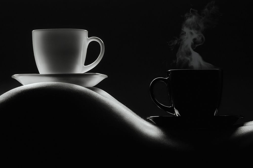 Две чашки чая.