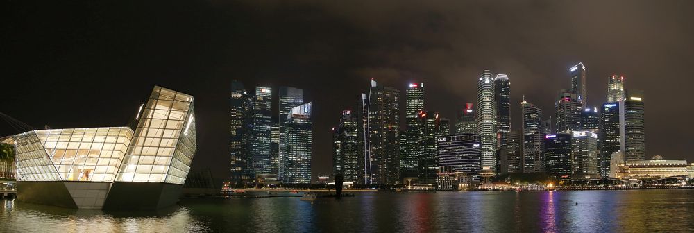Ночной вид на деловой центр Сингапура