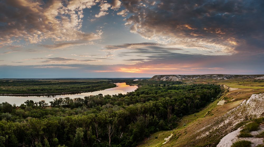 Восход солнца в природном парке «Донской»