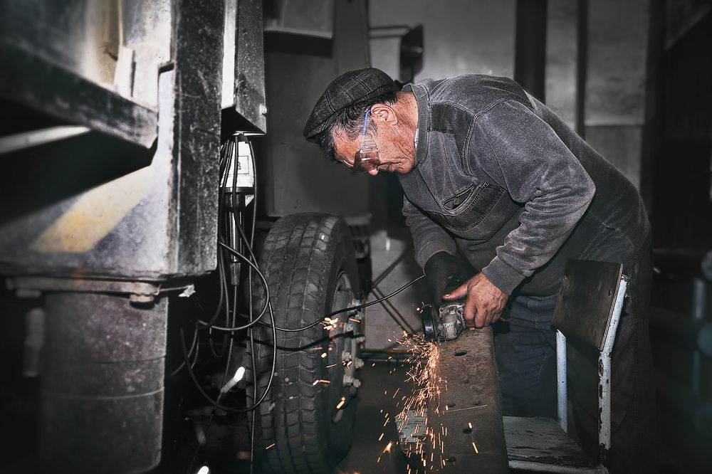 Люди: от электромонтёра до директора