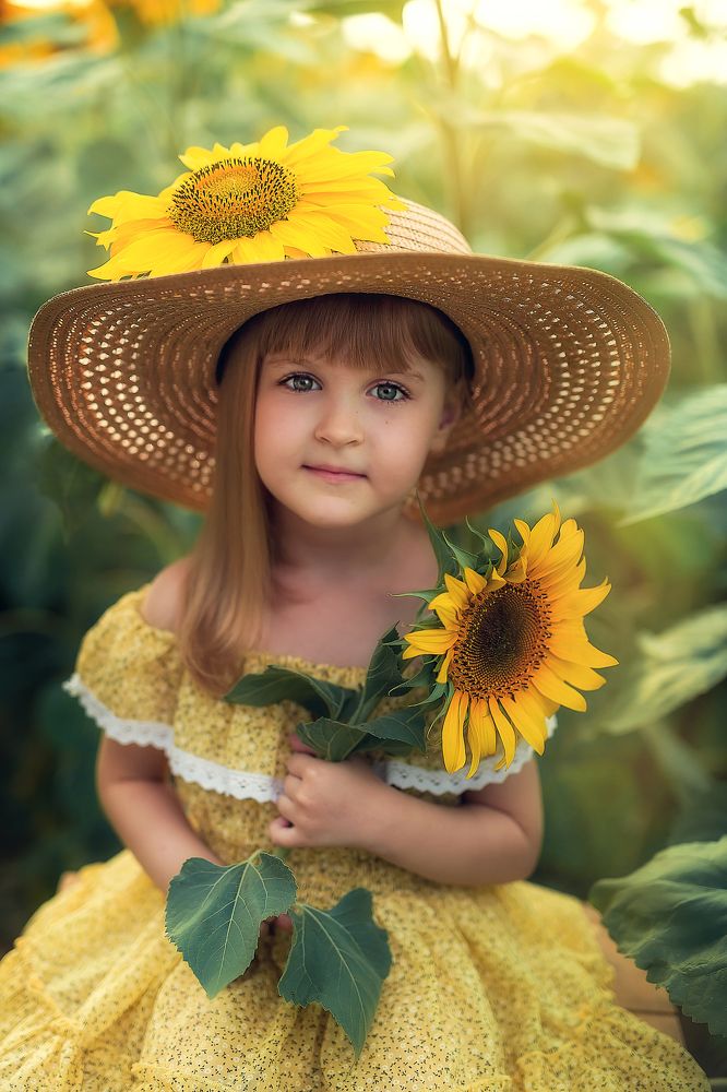 В подсолнухах.