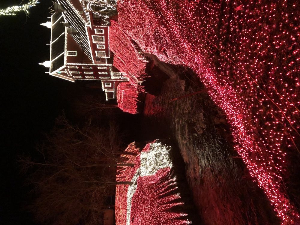 Милион милион алых лампочек.