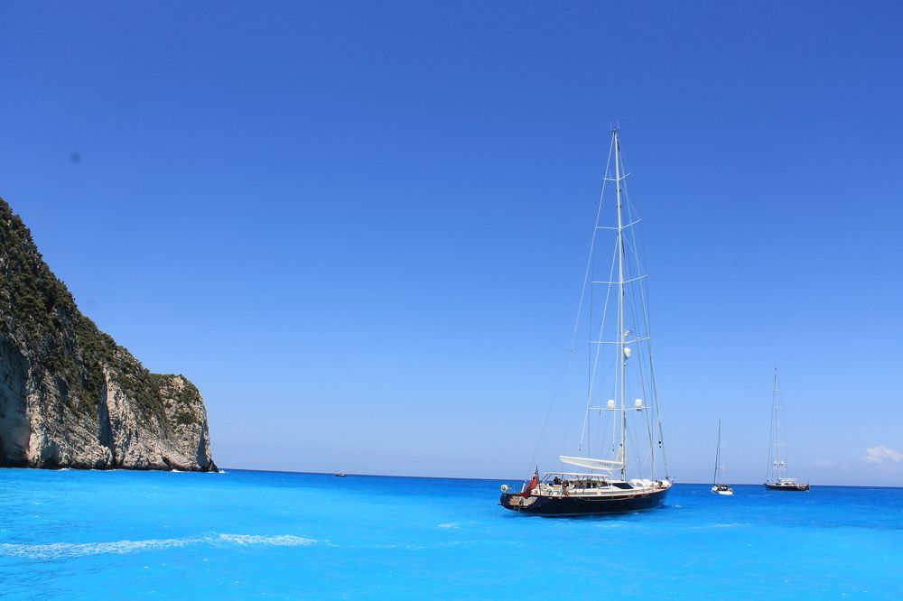 Една нијанса на магично сино