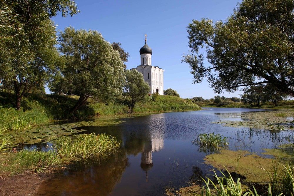 "Белый лебедь" русской архитектуры. Храм Покрова на Нерли.