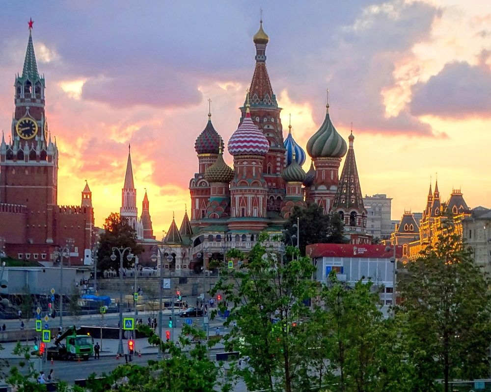 Вид из Зарядья на Красную площадь