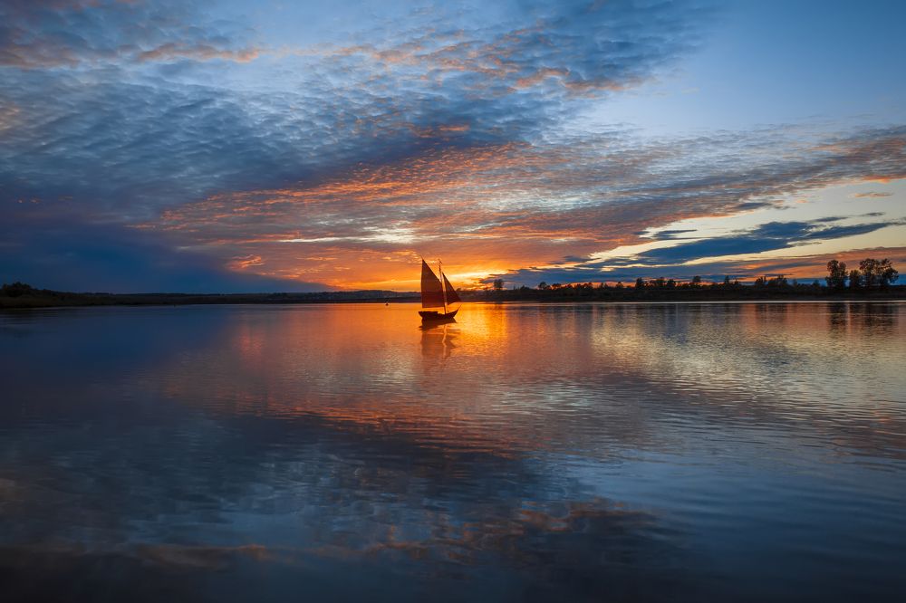 Парус на закате...