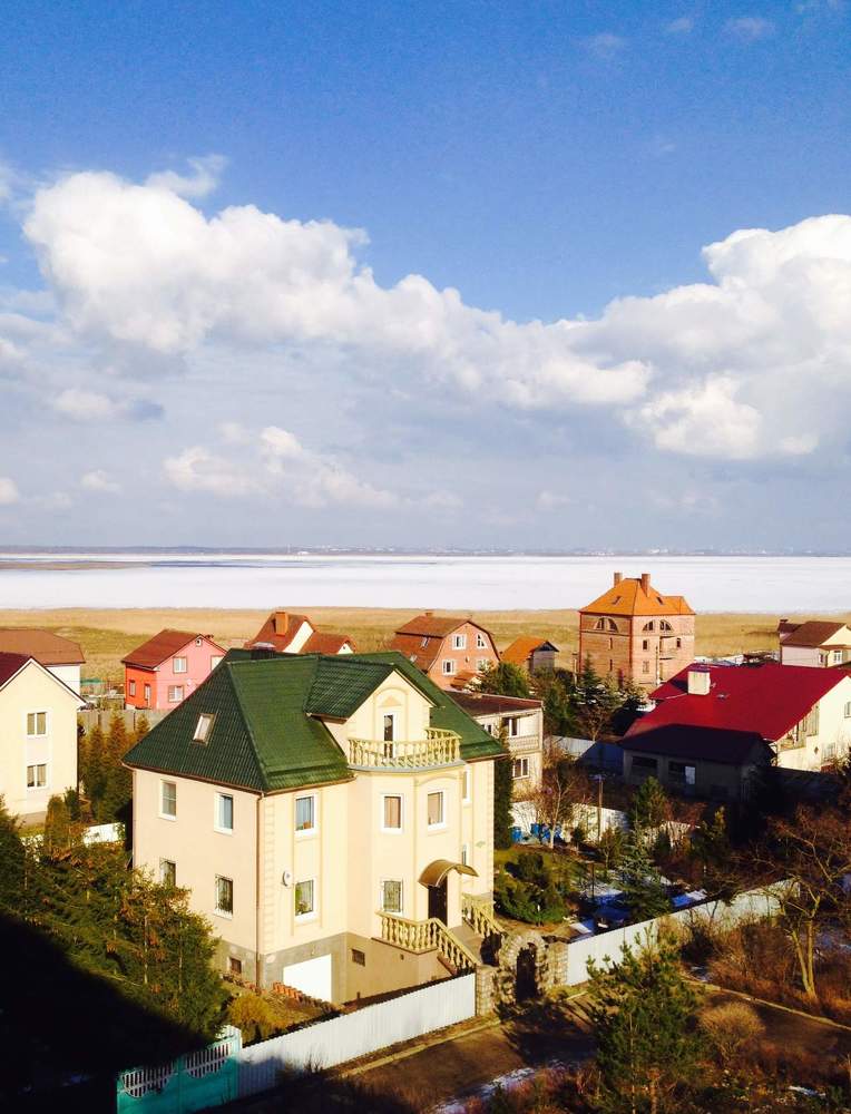 Залив подо льдом...