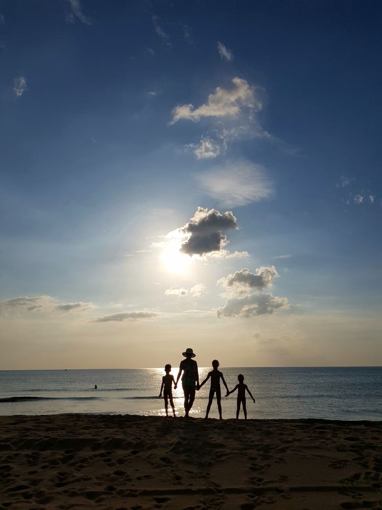 Бабушка и внуки.