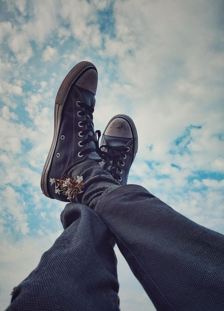 The Jesus son's foot.