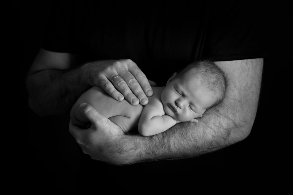 у папы на руках