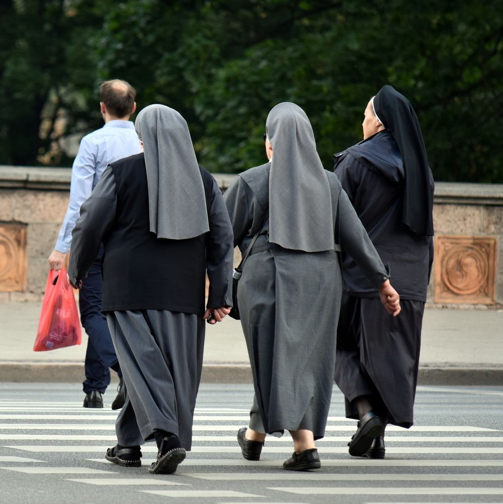 Go, follow the man / Вперед, идем за мужчиной