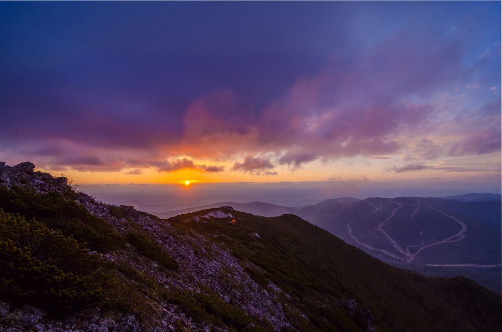 Маленькая палатка. большой закат