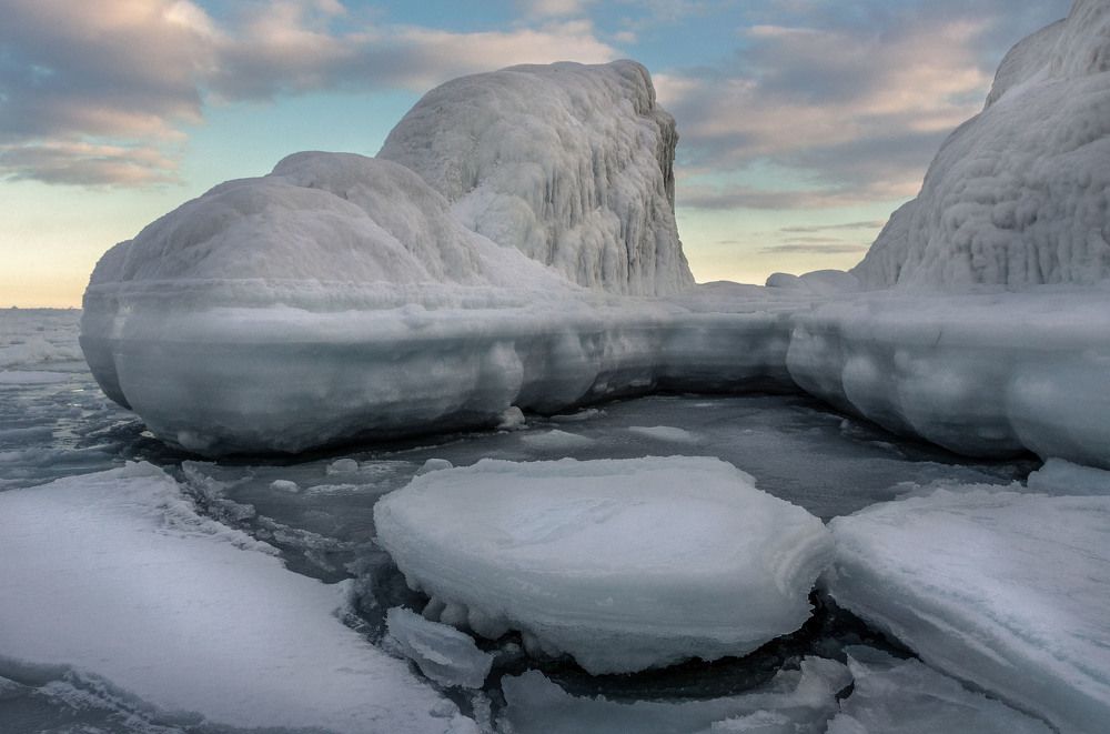 Под ледовым покровом