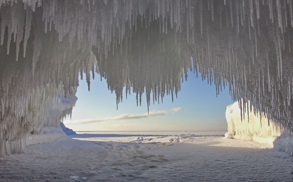 Из ледяного грота