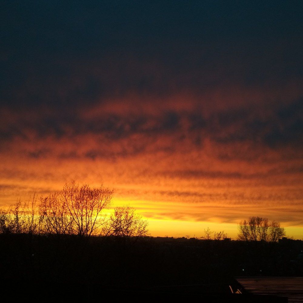 Закат над городом.