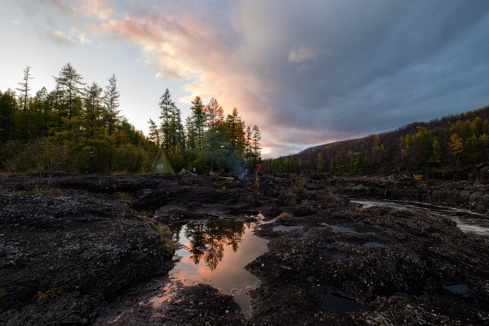 Вечер. Лагерь у Большого Курейского водопада. Плато Путорана.