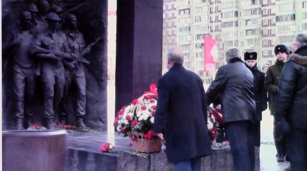 На митинге.