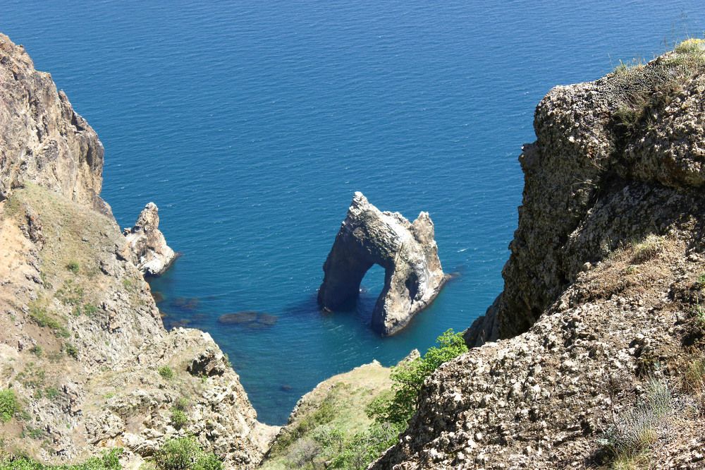 Золотые ворота, горный массив Кара Даг, Крым