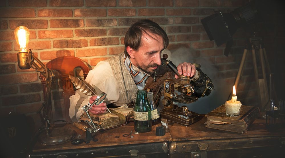 В лаборатории  профессора