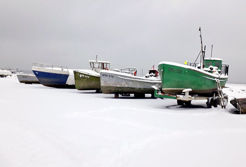 Между небом и снегом