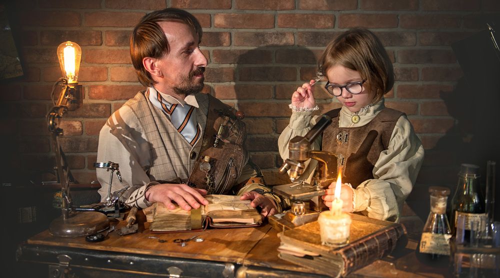 В лаборатории  профессора