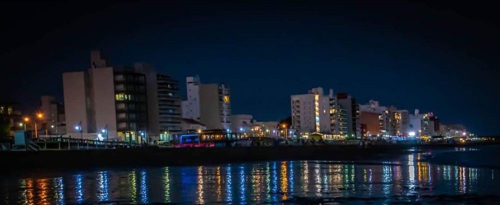 La noche invade la ciudad