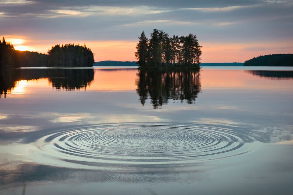 Вечер на озере в Южной Карелии