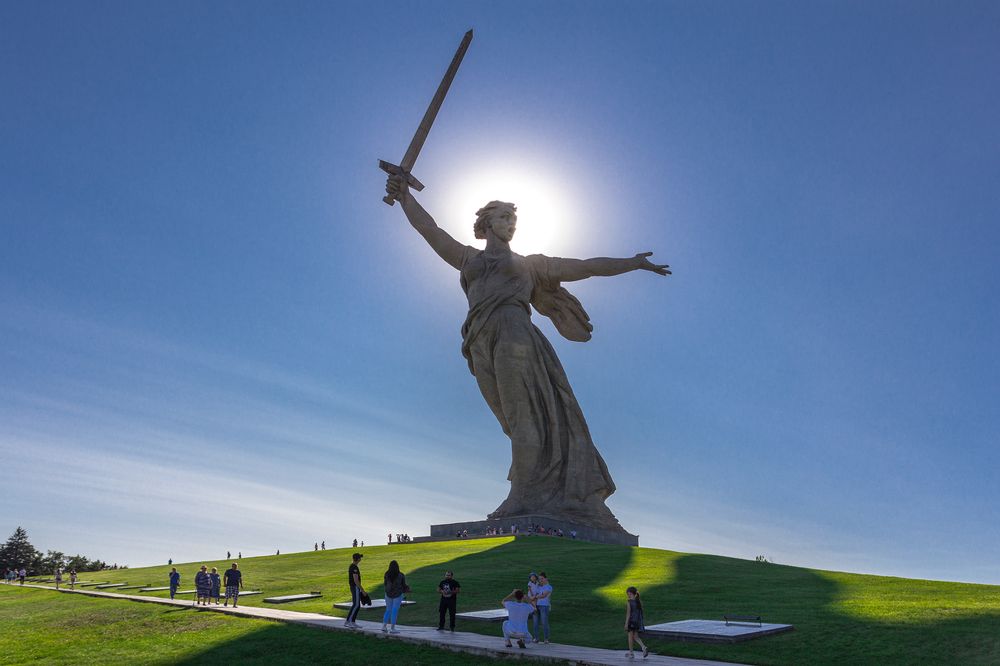 Родина-мать зовет!