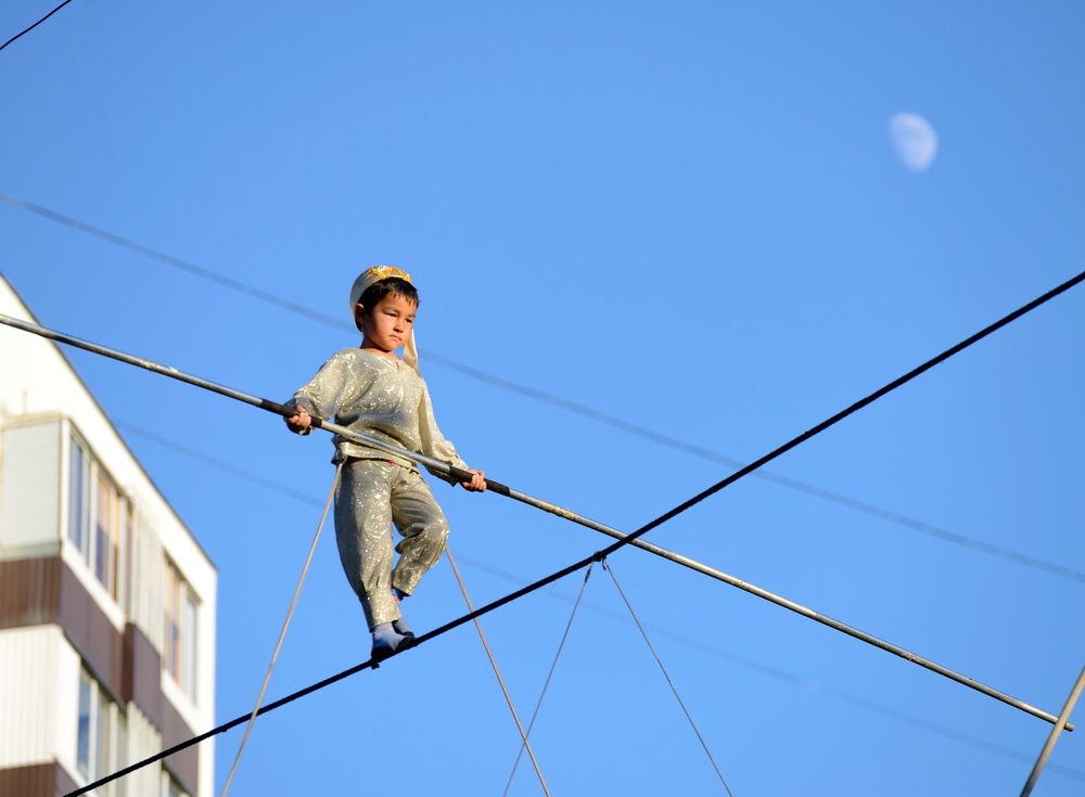 Танец на канате.