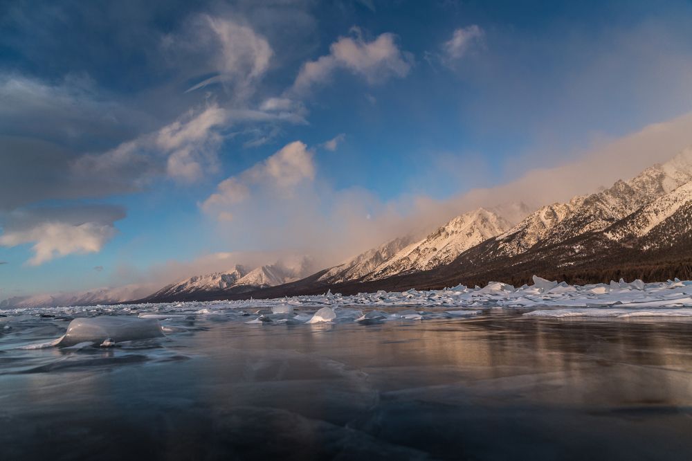 Байкал в марте. Мыс Заворотный. Рассвет