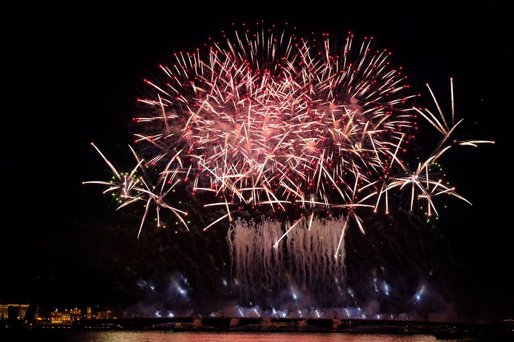 Салют в Санкт-Петербурге. Июнь 2018