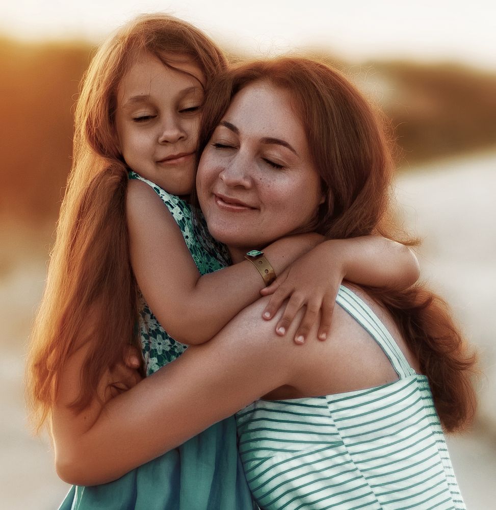 крепкие объятия Мамы